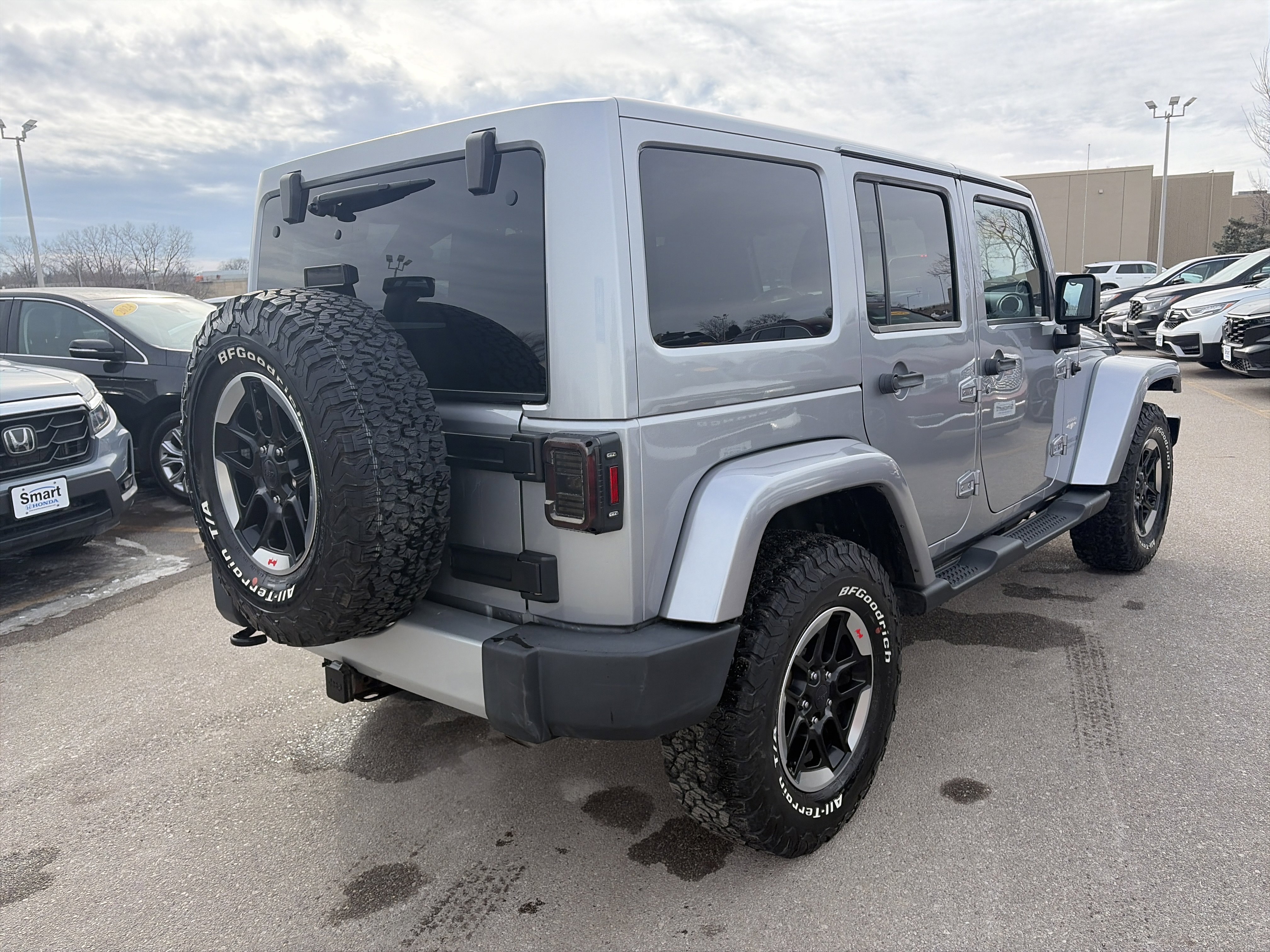 Used 2013 Jeep Wrangler Unlimited Sahara w/ Connectivity Group image 10