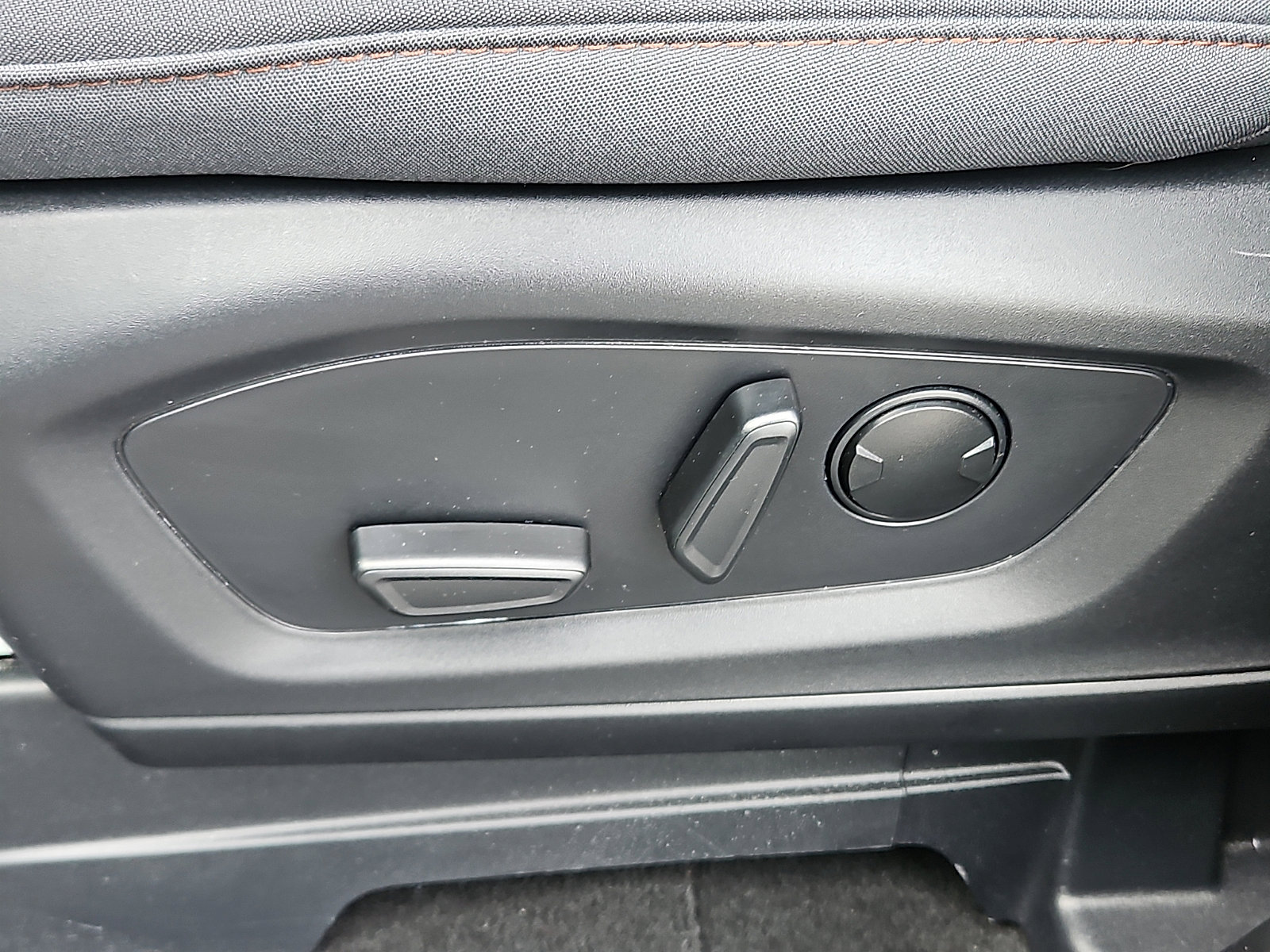 Used 2025 Ford Explorer Active image 26