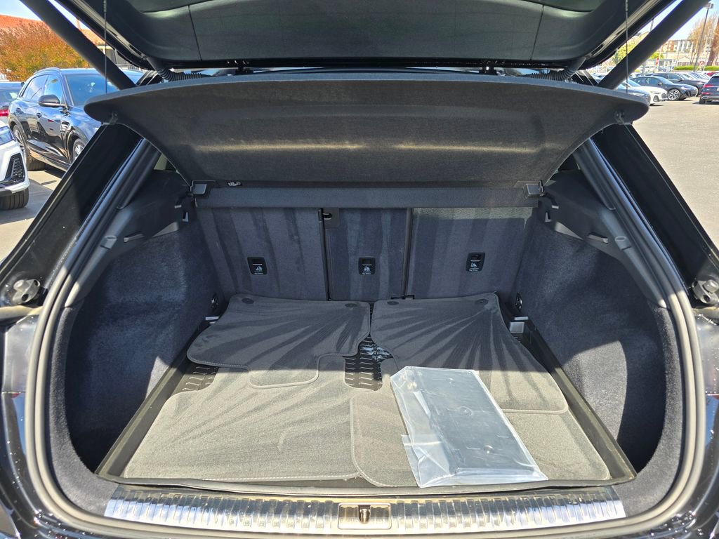 Used 2025 Audi Q3 2.0T Premium w/ Convenience Package image 14