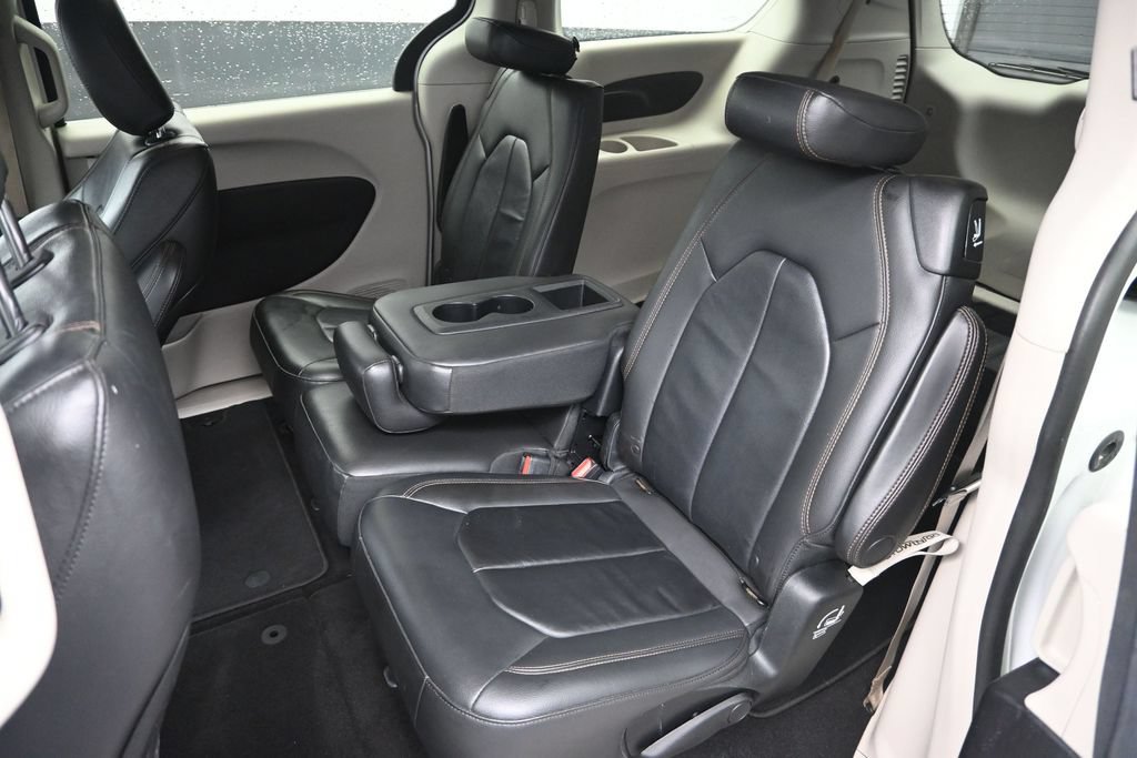 Used 2017 Chrysler Pacifica Touring-L FWD image 25