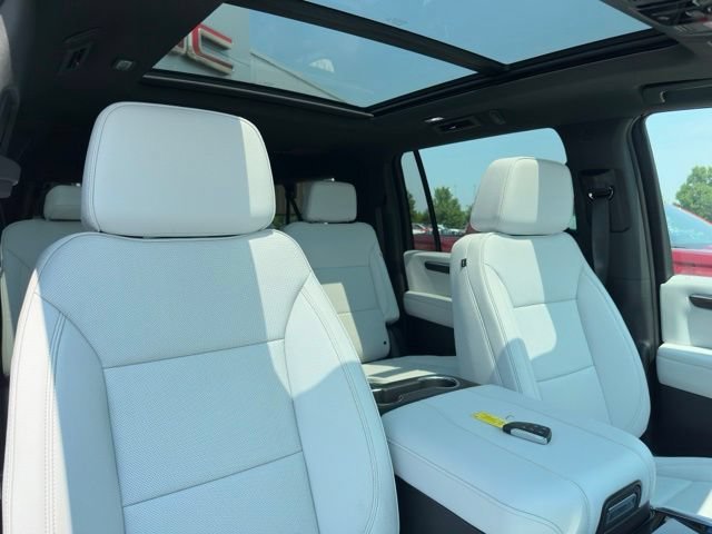 New 2026 Chevrolet Suburban Premier w/ Sun And Tow Package AWD/4WD image 10