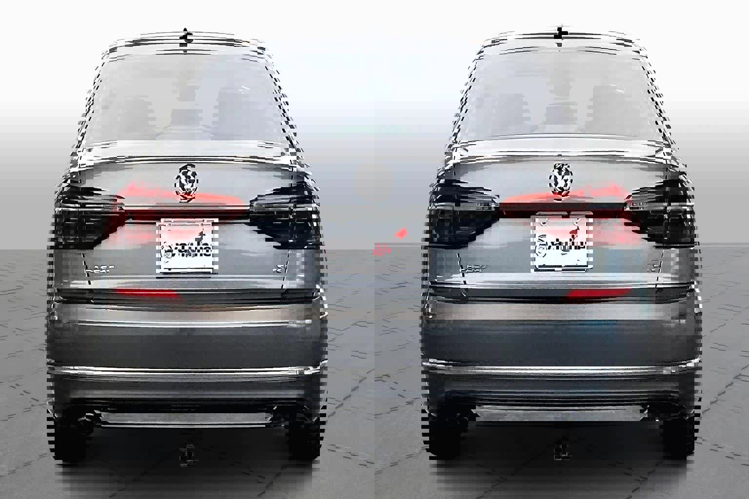 Used 2018 Volkswagen Passat 2.0T R-Line image 5