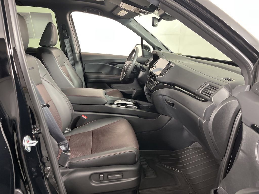 Certified 2025 Honda Ridgeline Black Edition image 5