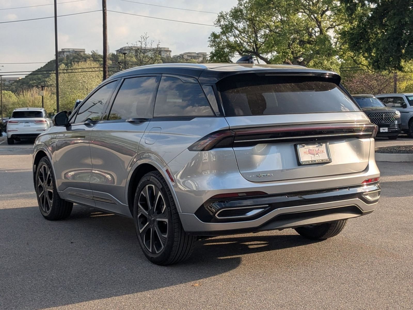 Used 2025 Lincoln Nautilus Reserve image 5