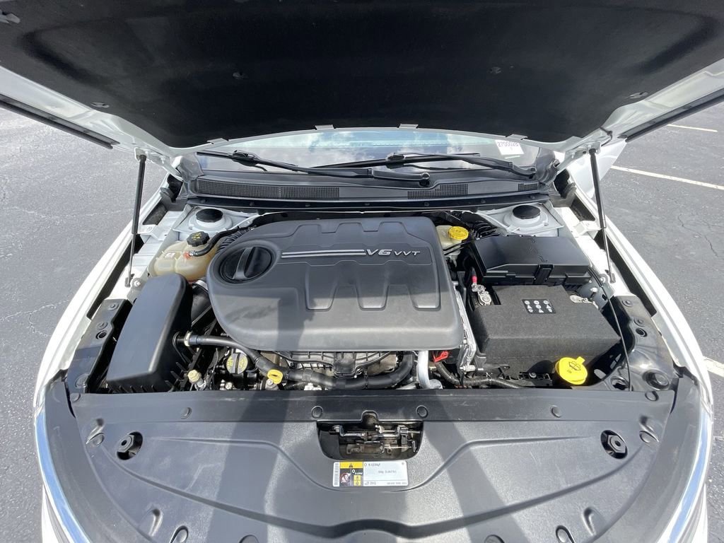 Used 2017 Chrysler 200 Limited Platinum FWD image 28