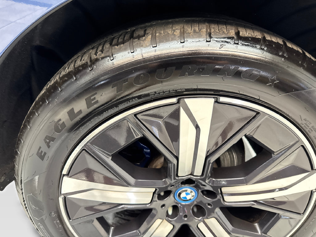 Used 2024 BMW iX xDrive50 w/ Sport Package AWD/4WD image 87