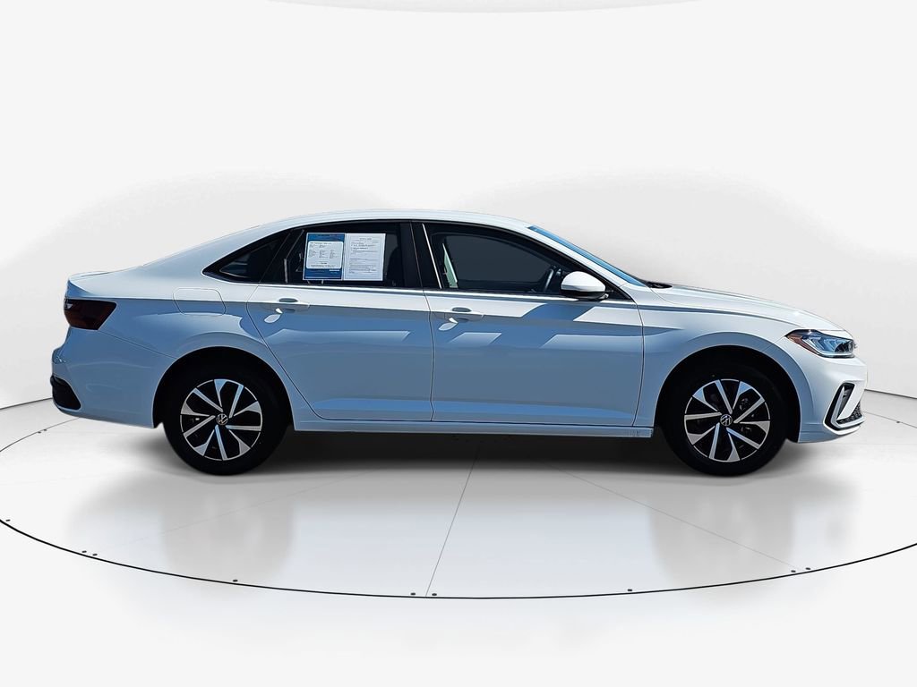 Used 2025 Volkswagen Jetta S image 4