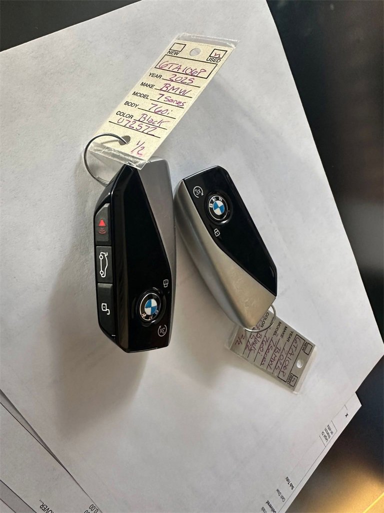 Used 2025 BMW 760i xDrive image 30