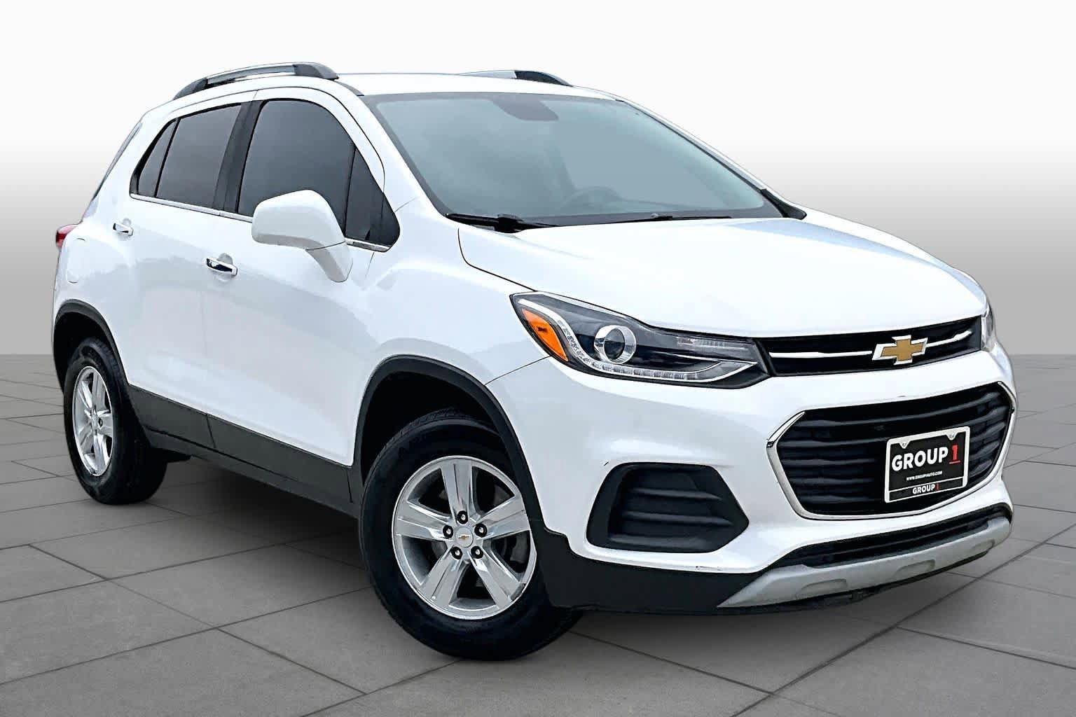 Used 2020 Chevrolet Trax LT w/ LT Convenience Package AWD/4WD image 3