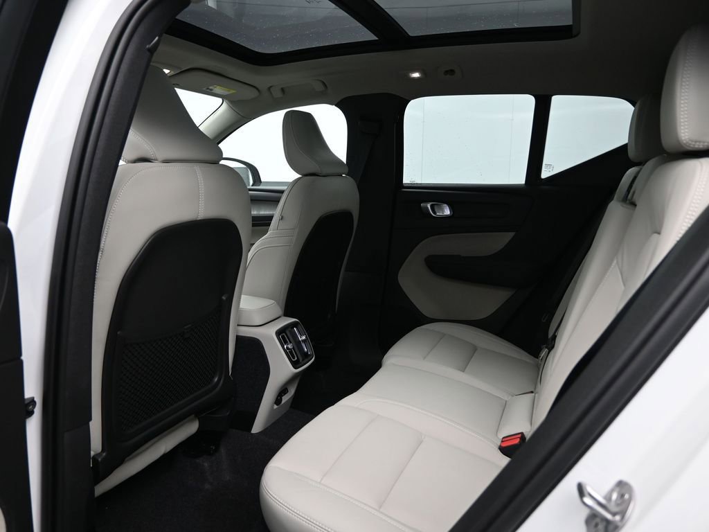 New 2026 Volvo XC40 B5 Ultra w/ Protection Package Premier AWD/4WD image 23