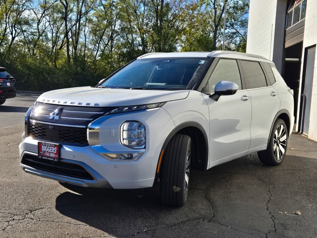 New 2025 Mitsubishi Outlander SEL image 3
