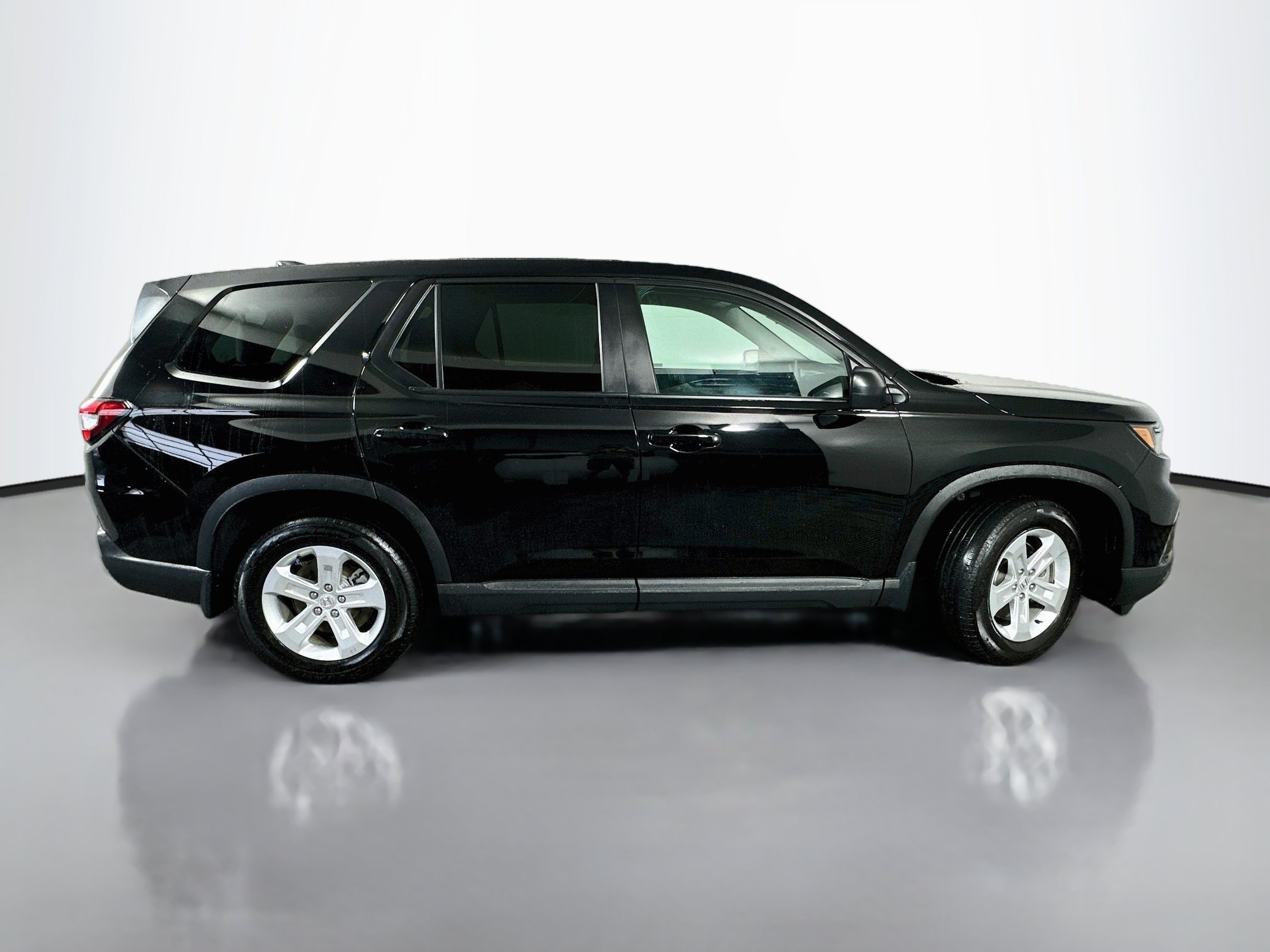 Used 2023 Honda Pilot LX image 8