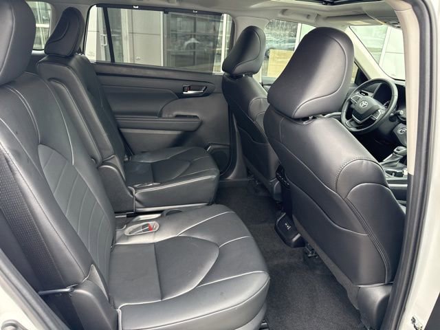 Used 2023 Toyota Highlander XLE image 32