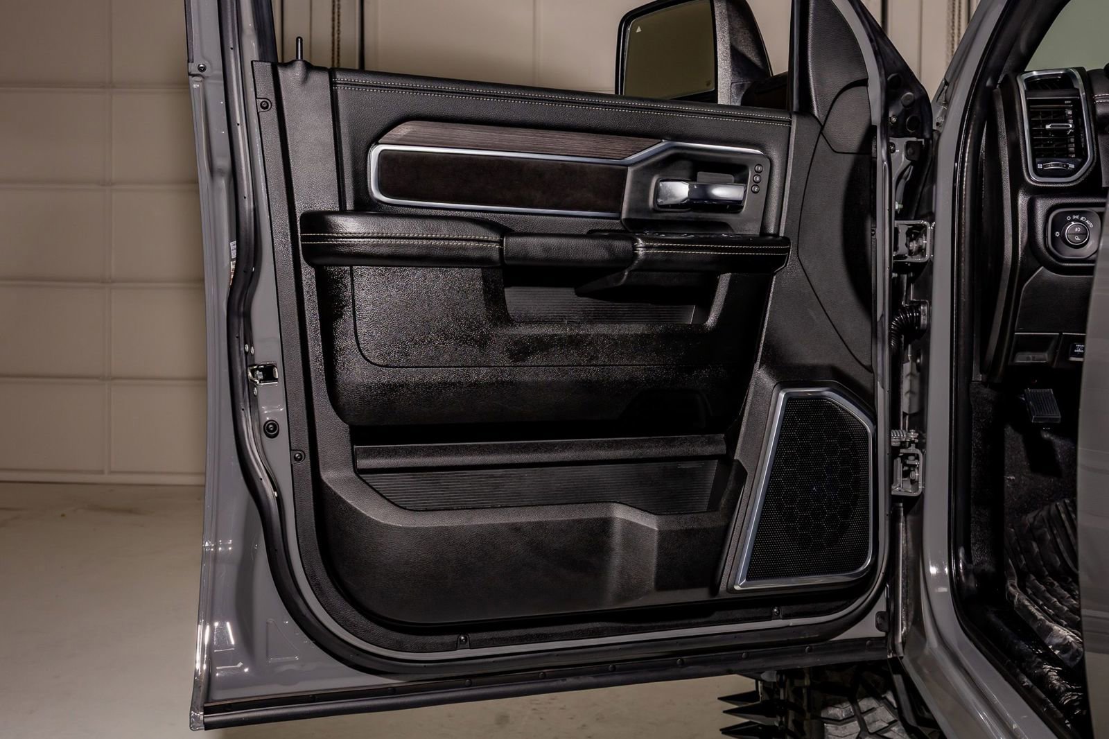 Used 2025 RAM 3500 Laramie w/ Night Edition image 36