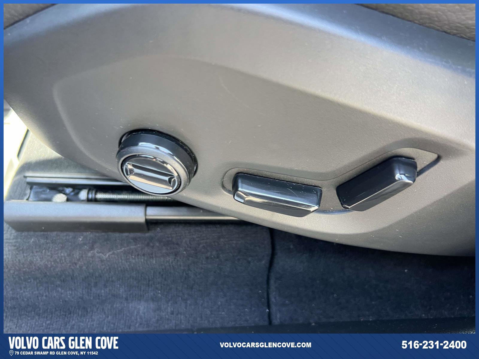 Certified 2024 Volvo XC60 B5 Plus w/ Protection Package Premier AWD/4WD image 17