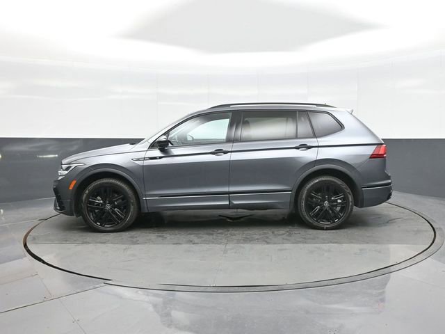 Used 2022 Volkswagen Tiguan SE R-Line image 4