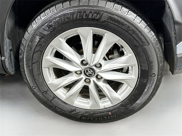 Used 2024 Toyota Corolla Cross LE image 28