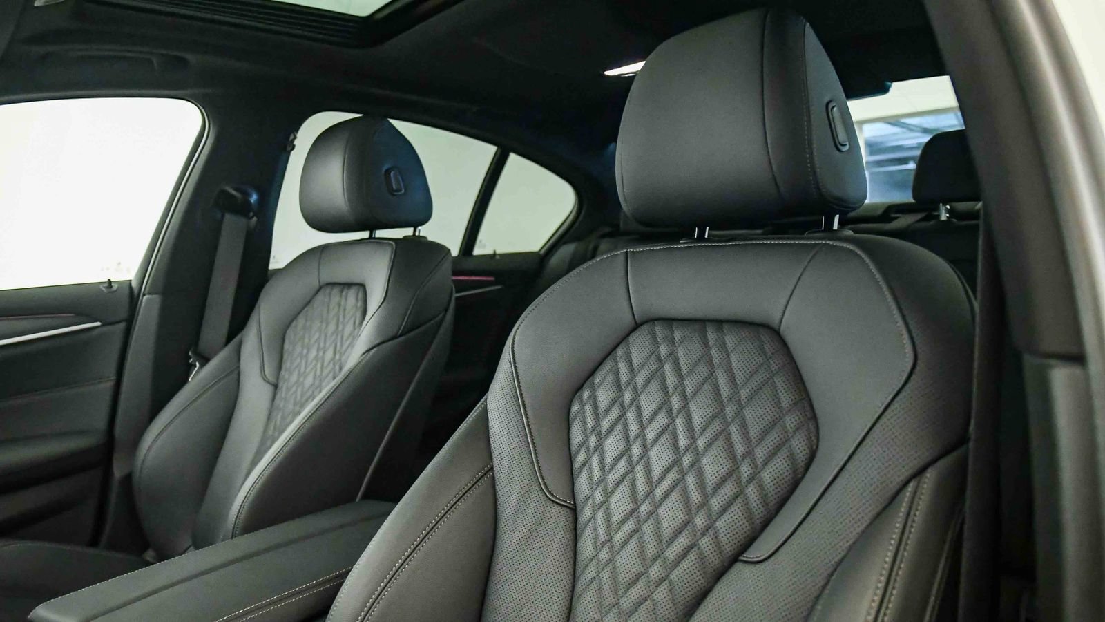 Used 2023 BMW 530i w/ Convenience Package RWD image 18