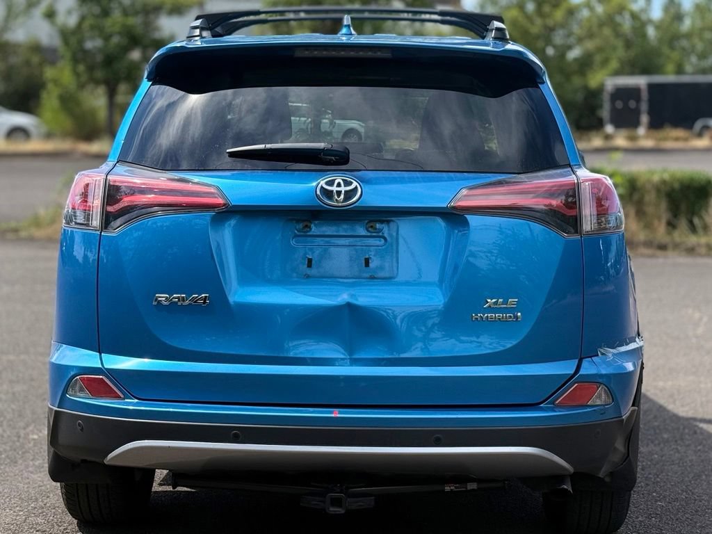 Used 2018 Toyota RAV4 XLE w/ Convenience Package AWD/4WD image 4