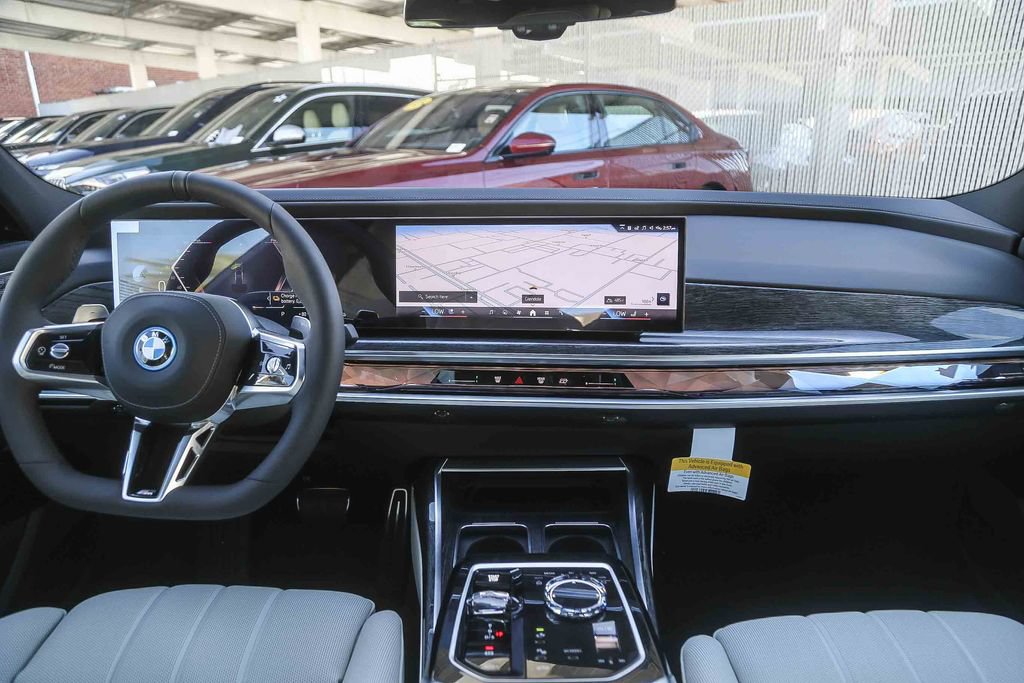 Used 2026 BMW 750e xDrive w/ Premium Package AWD/4WD image 9
