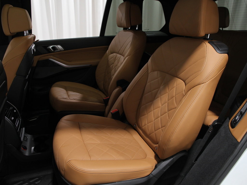 Certified 2024 BMW X7 xDrive40i w/ Executive Package image 19
