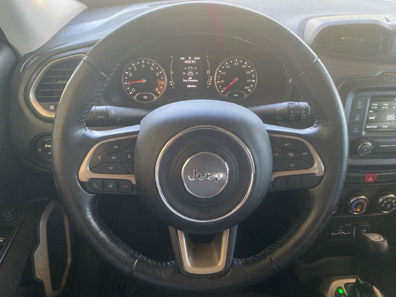 Used 2016 Jeep Renegade Latitude FWD image 11