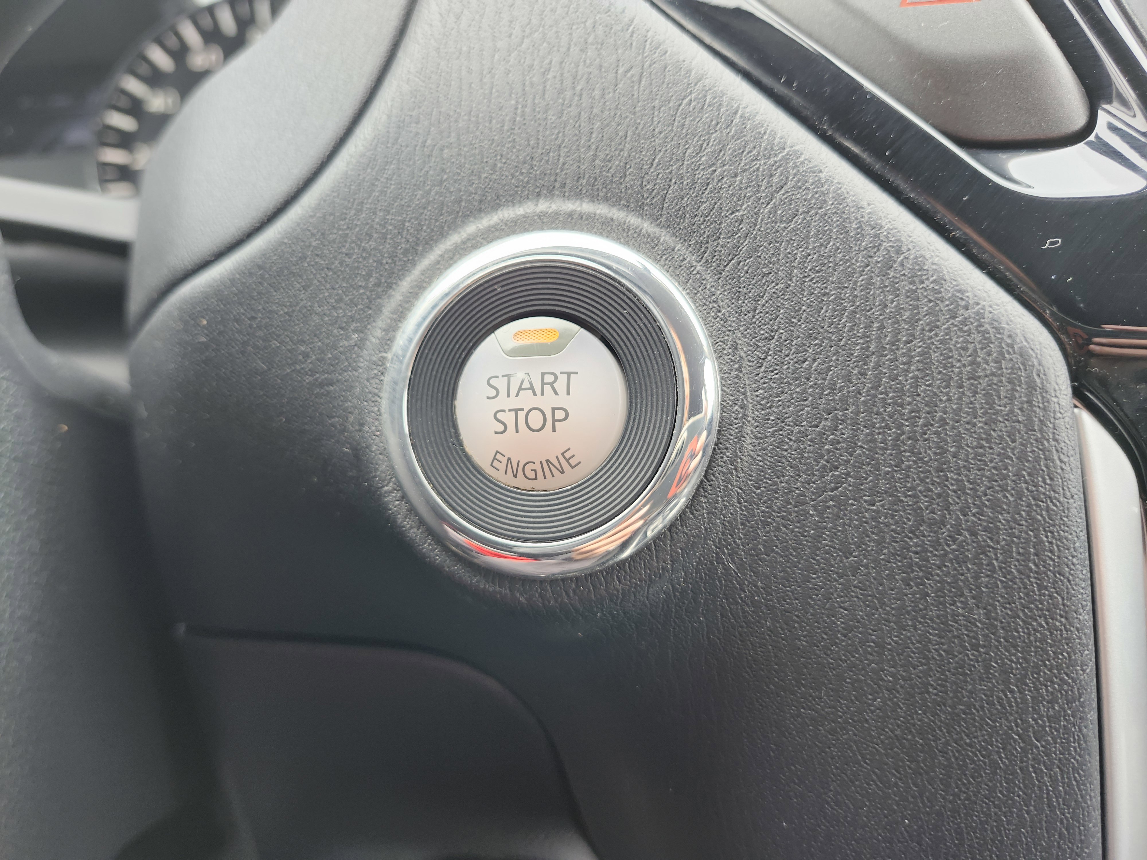 Used 2020 Nissan Pathfinder SV image 29