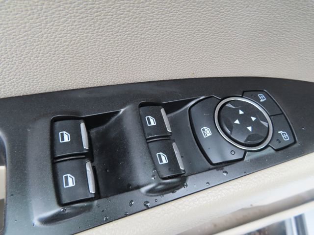 Used 2018 Ford Fusion SE w/ Fusion SE Technology Package image 14