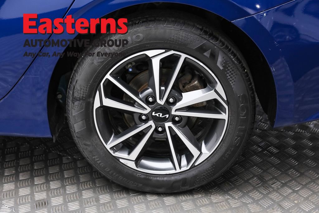 Used 2022 Kia Forte LXS w/ LXS Technology Package image 8