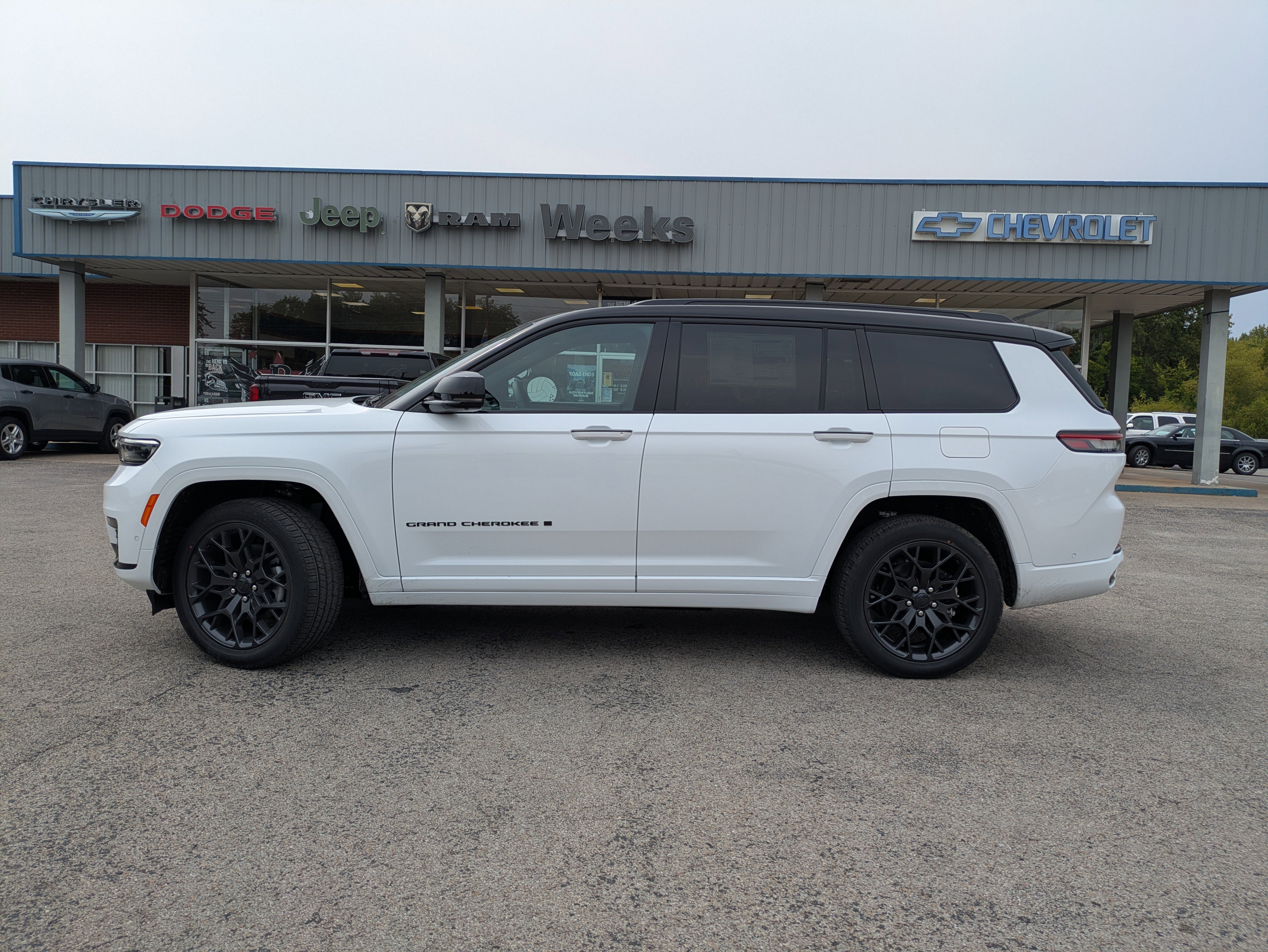 New 2025 Jeep Grand Cherokee L Summit w/ High Altitude Package image 3