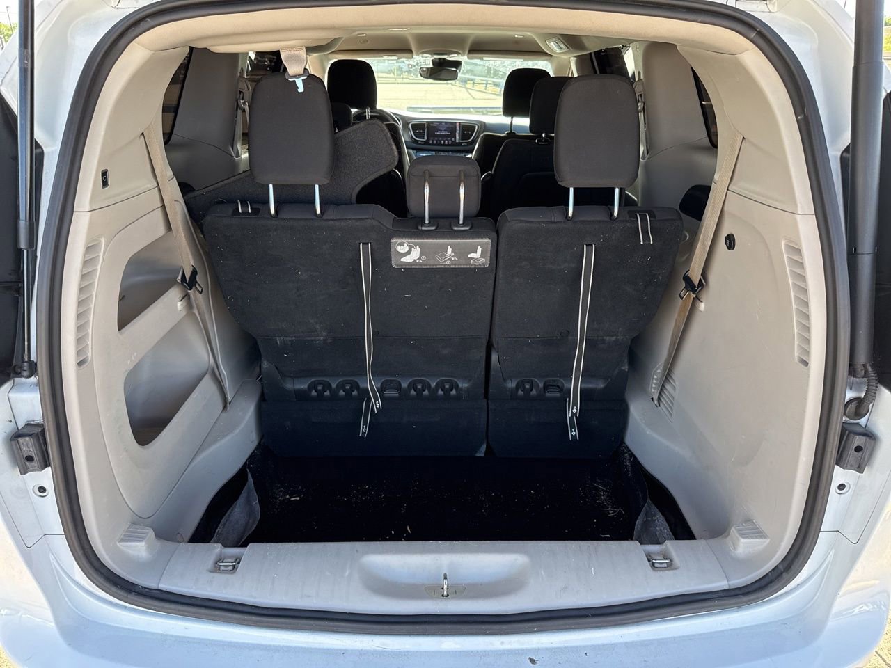 Used 2020 Chrysler Pacifica Touring w/ Advanced Safetytec Group image 10