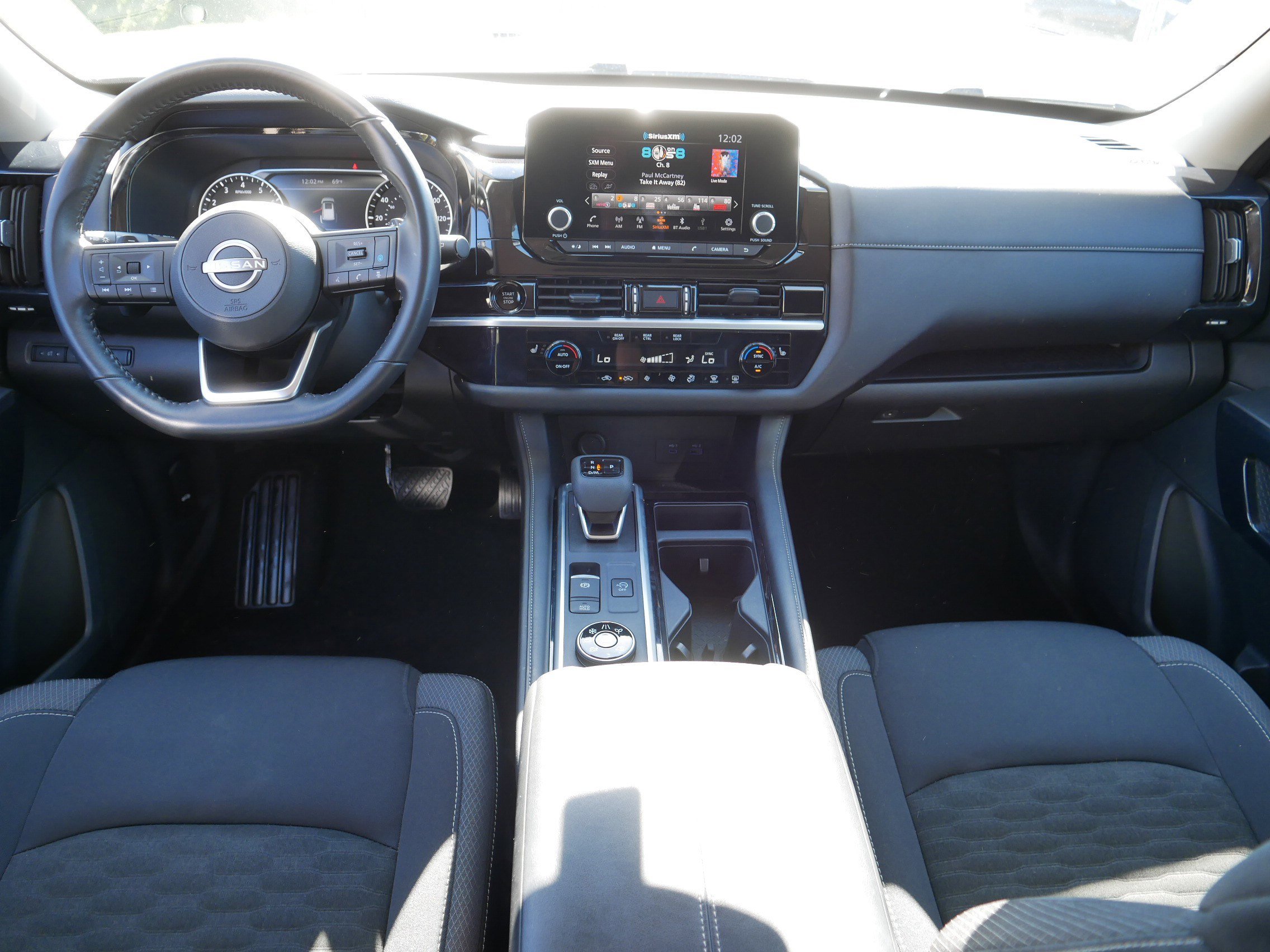 Used 2025 Nissan Pathfinder SV image 10