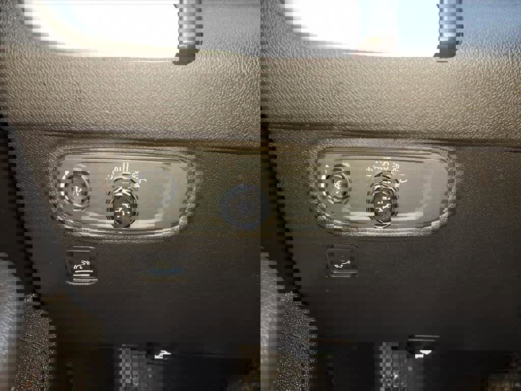 Used 2020 GMC Terrain SLE image 17