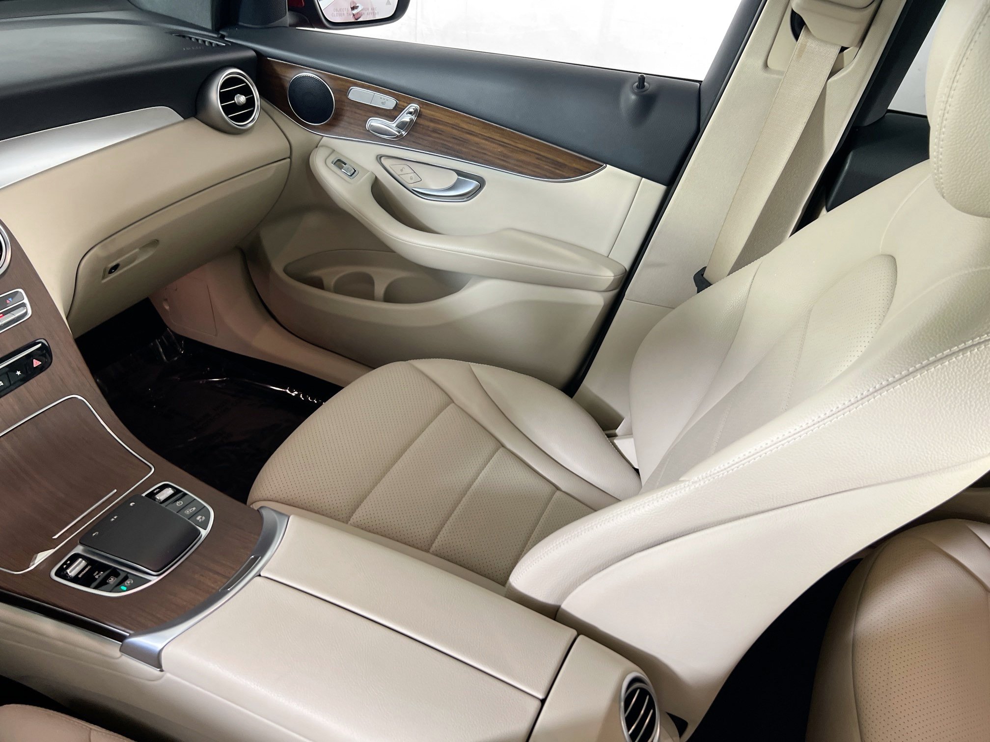 Used 2021 Mercedes-Benz GLC 300 4MATIC w/ Premium Package image 23