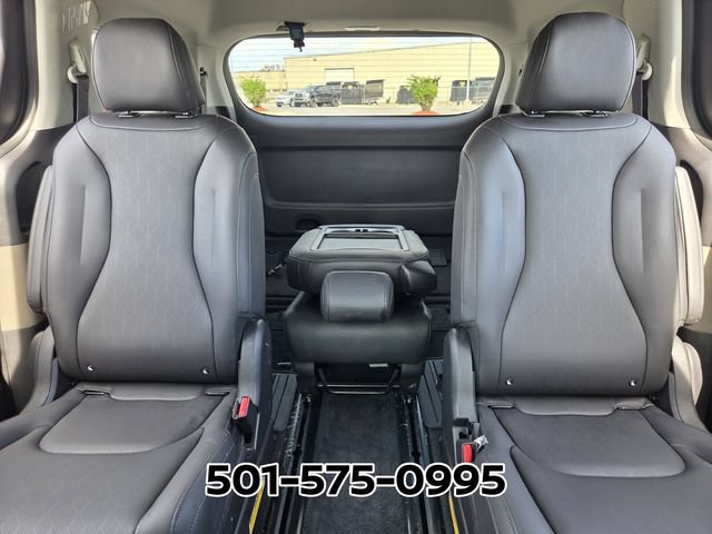 Used 2026 Kia Carnival EX FWD image 11