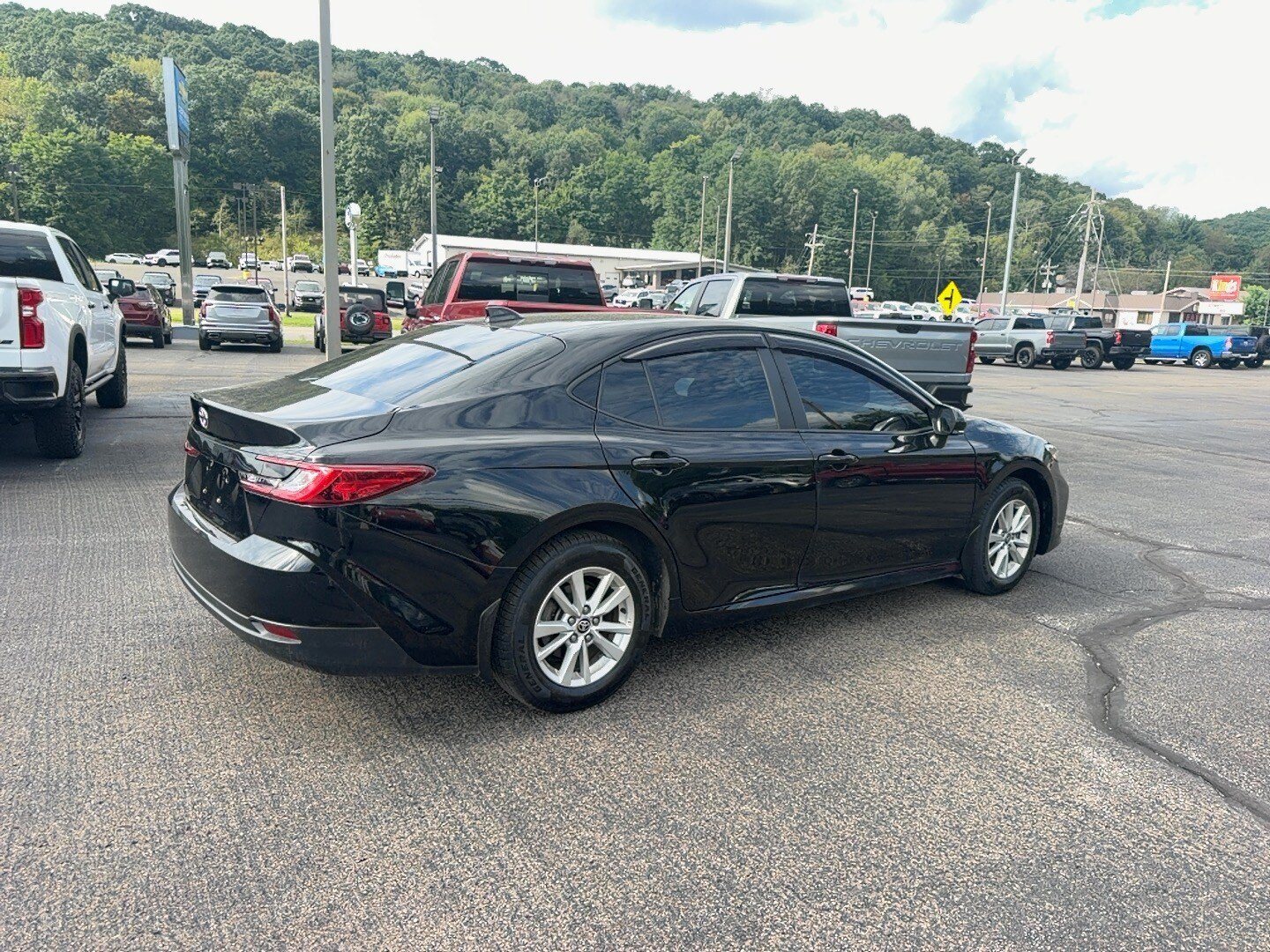 Used 2025 Toyota Camry LE w/ Convenience Package AWD/4WD image 5