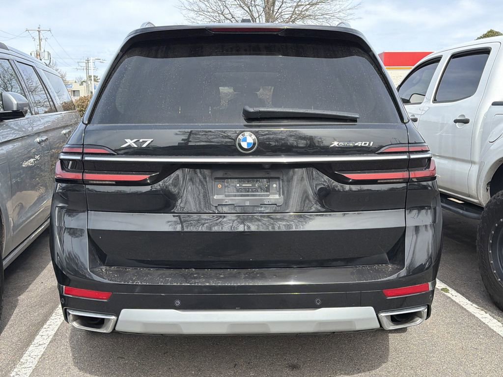 Used 2025 BMW X7 xDrive40i w/ Premium Package image 4