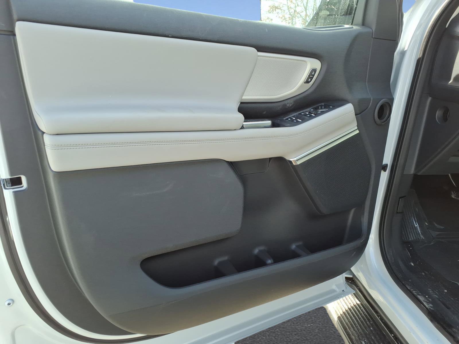 New 2026 Ford Expedition Active image 9