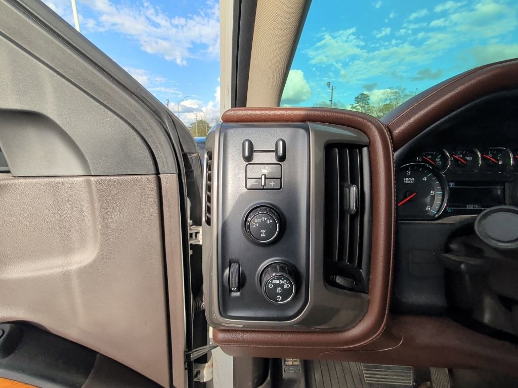 Used 2018 Chevrolet Silverado 1500 High Country image 12