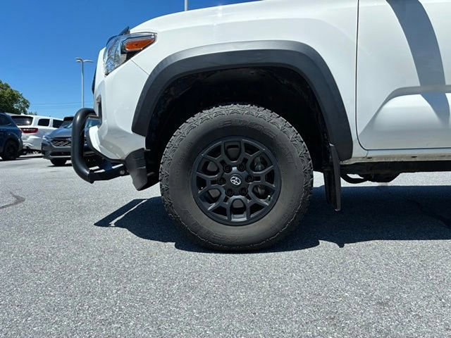 Used 2020 Toyota Tacoma SR w/ SX Package AWD/4WD image 18