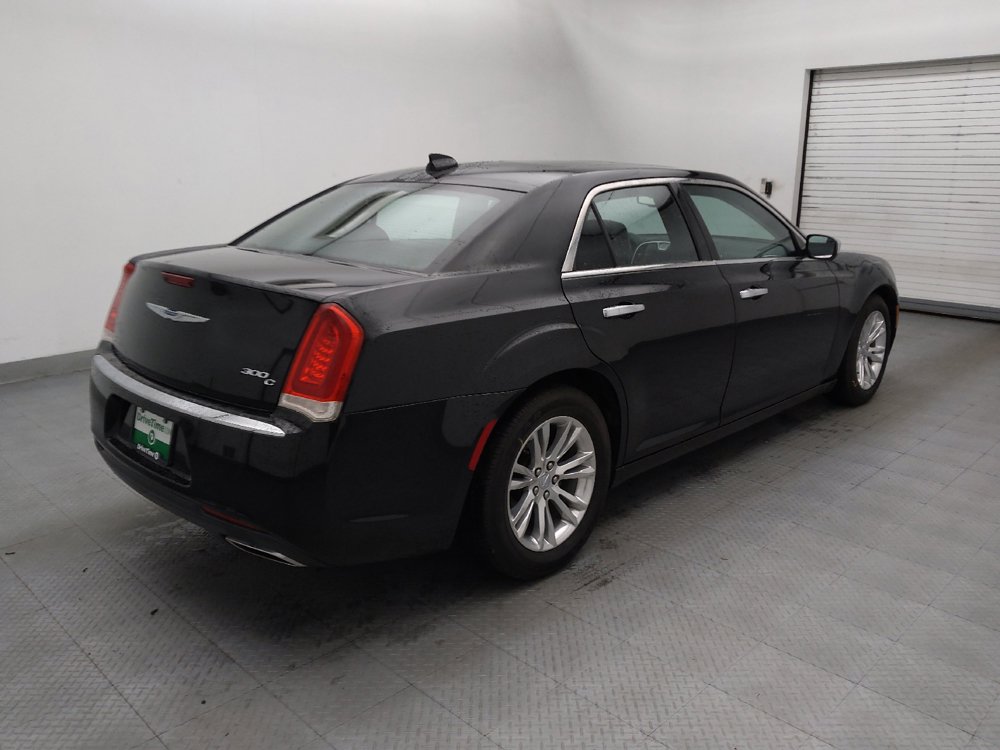 Used 2017 Chrysler 300 C RWD image 9