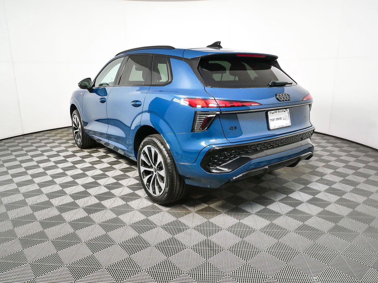 New 2026 Audi Q3 quattro 2.0T AWD/4WD image 7