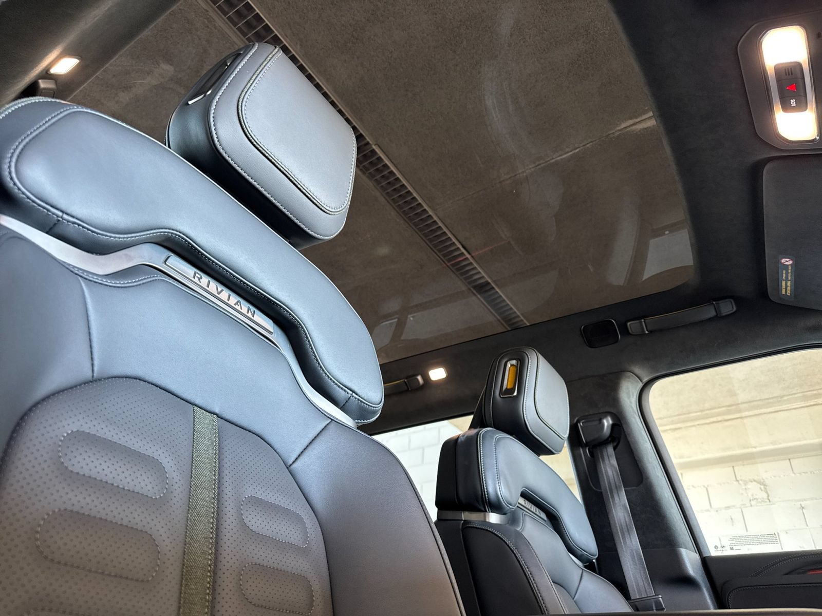 Used 2022 Rivian R1S Launch Edition AWD/4WD image 19