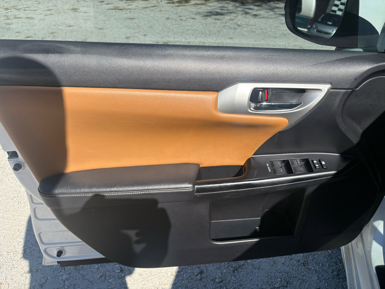 Used 2011 Lexus CT 200h image 11