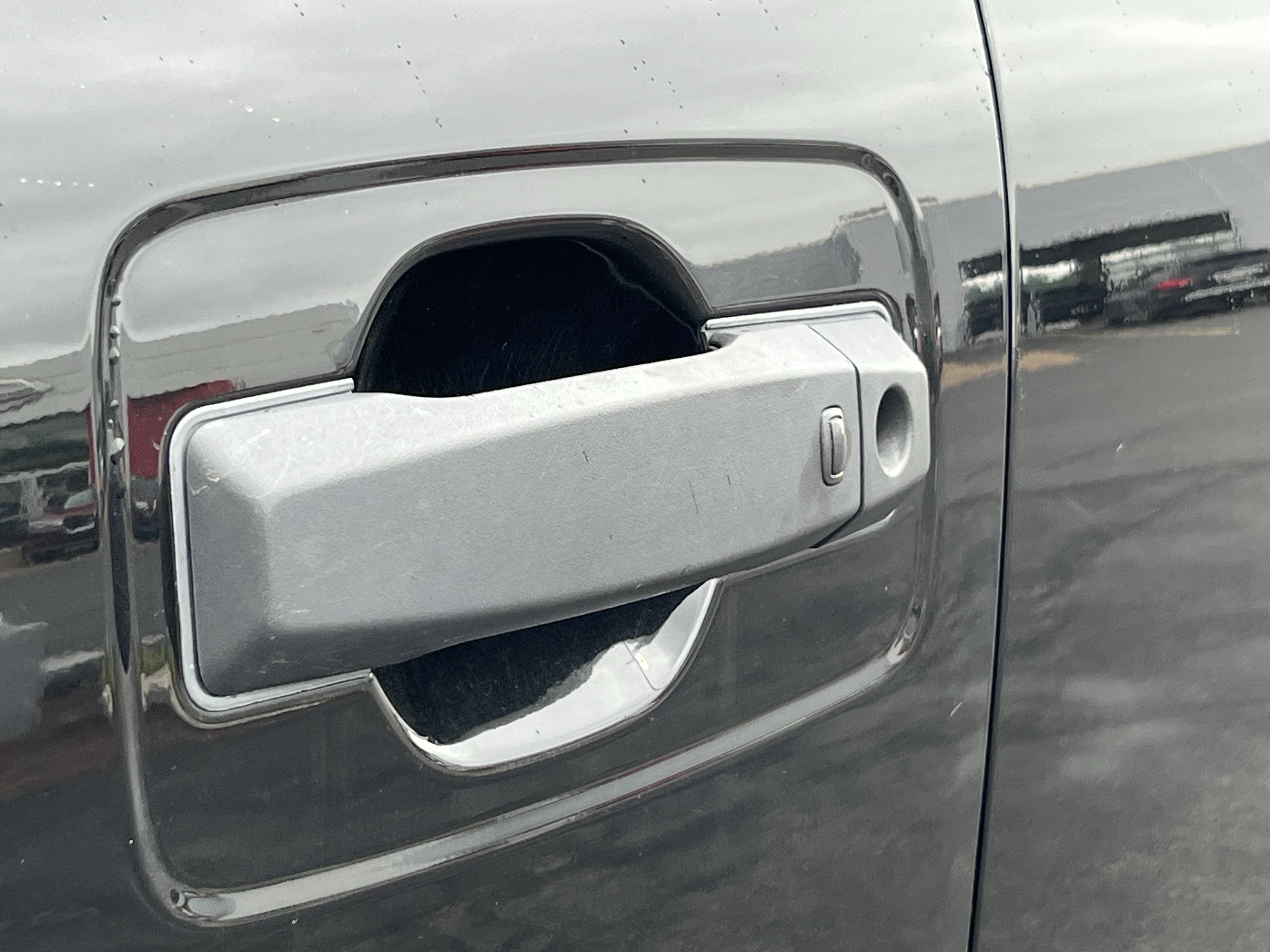 Used 2019 Nissan Titan PRO-4X w/ Pro-4x Convenience Package AWD/4WD image 14