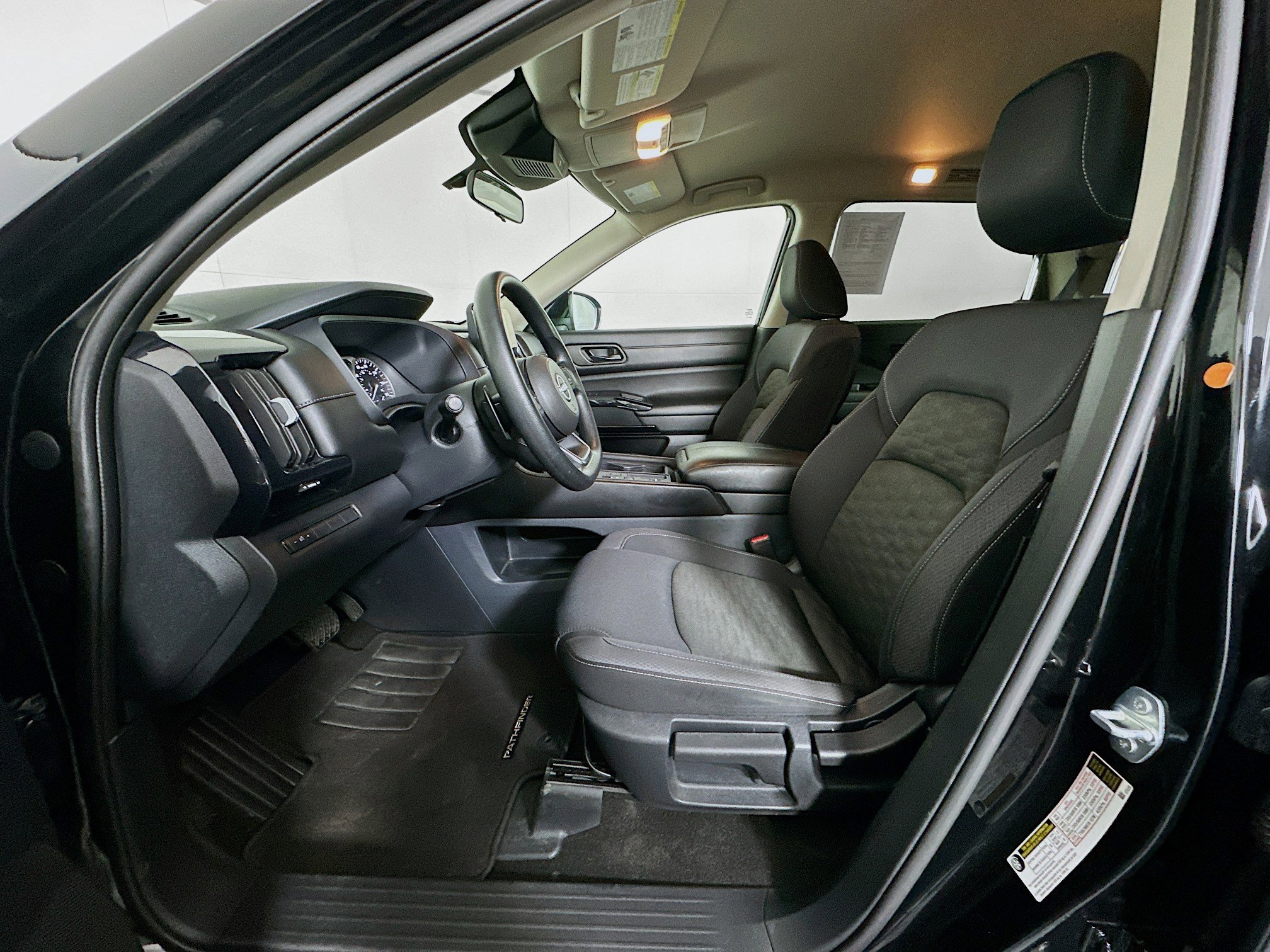 Used 2024 Nissan Pathfinder S image 13