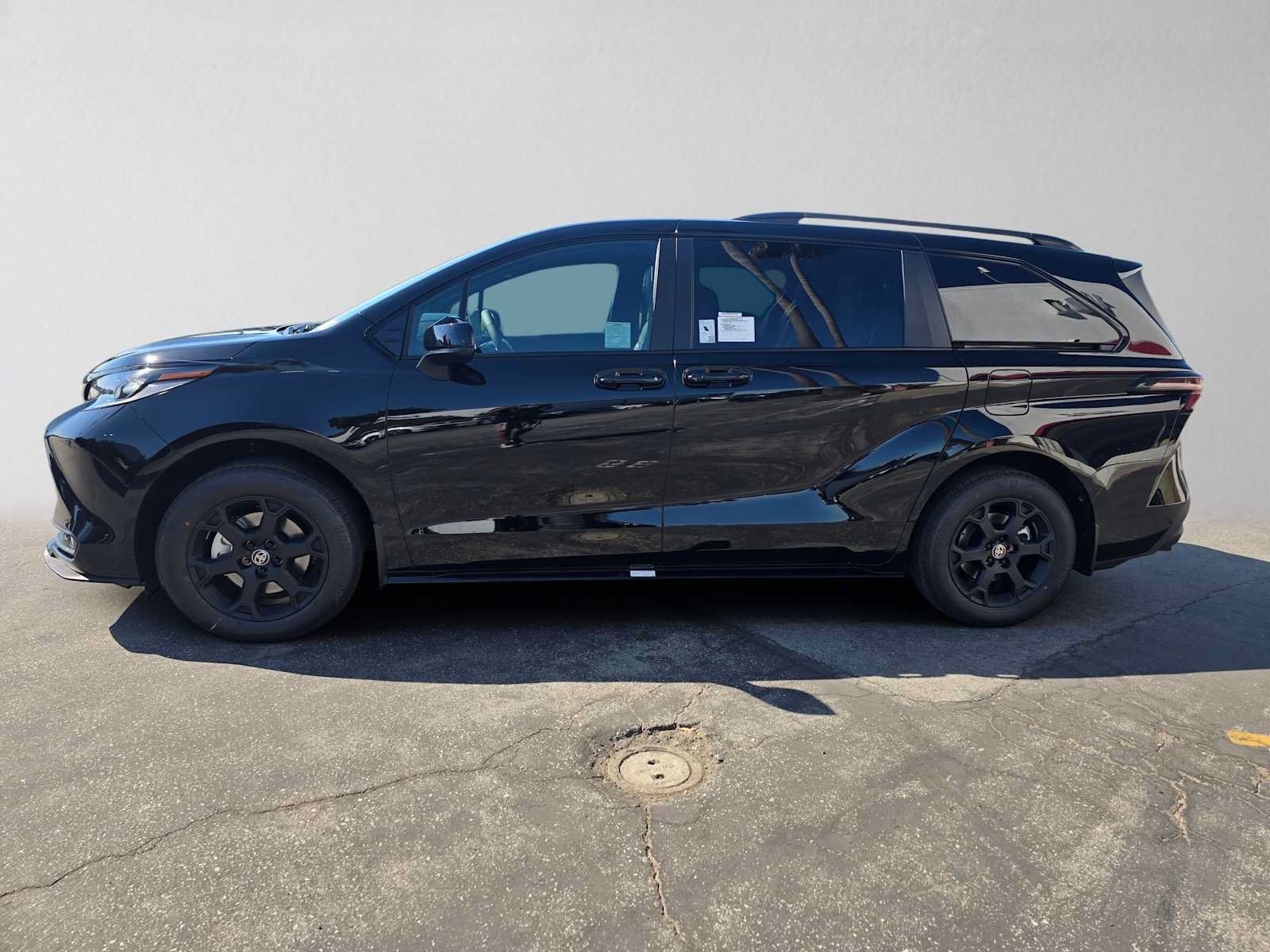 New 2026 Toyota Sienna XLE Woodland Edition AWD/4WD image 6