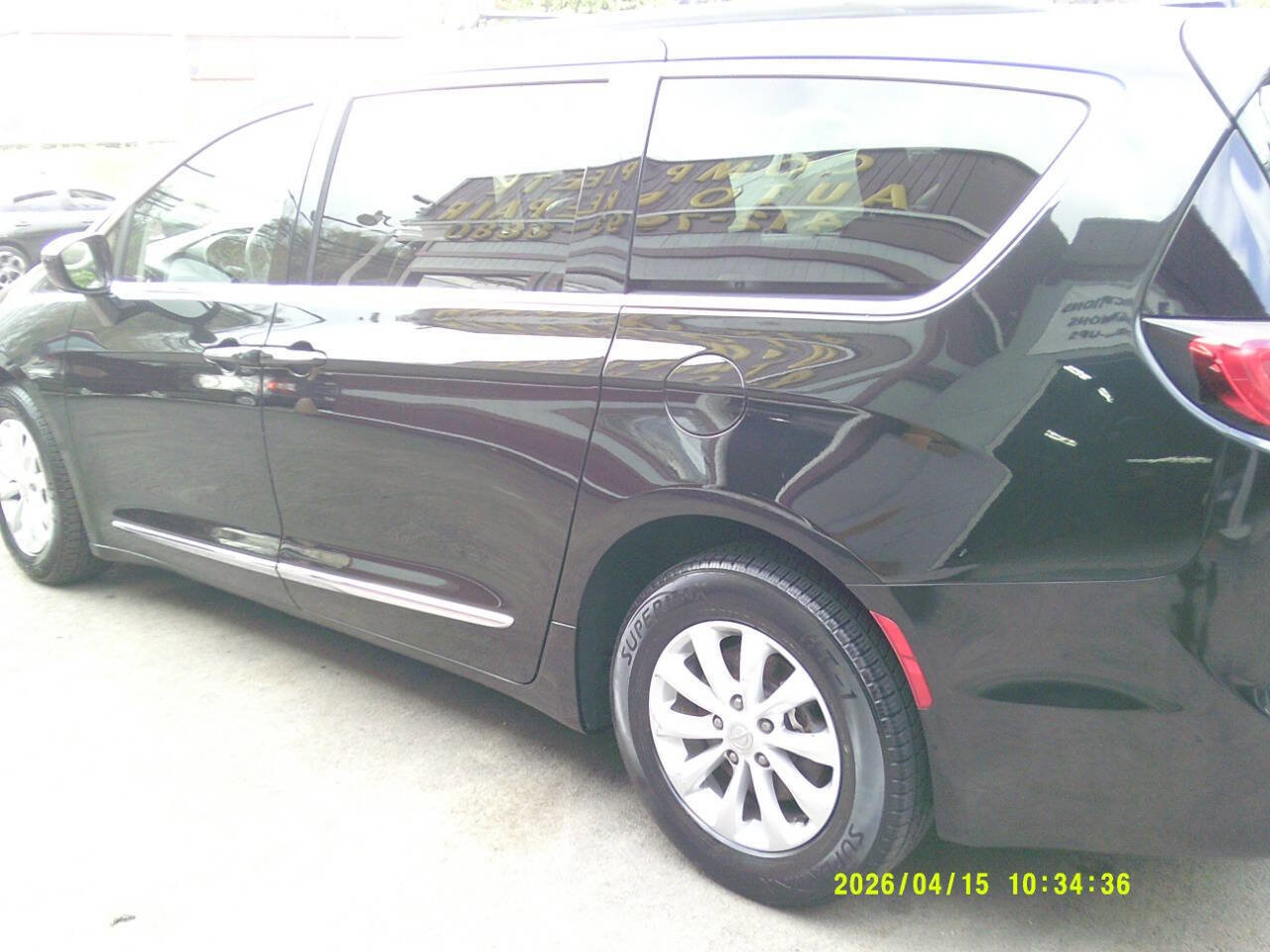 Used 2017 Chrysler Pacifica Touring-L FWD image 6