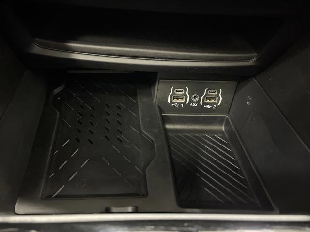 Used 2025 Chrysler Pacifica Limited image 22