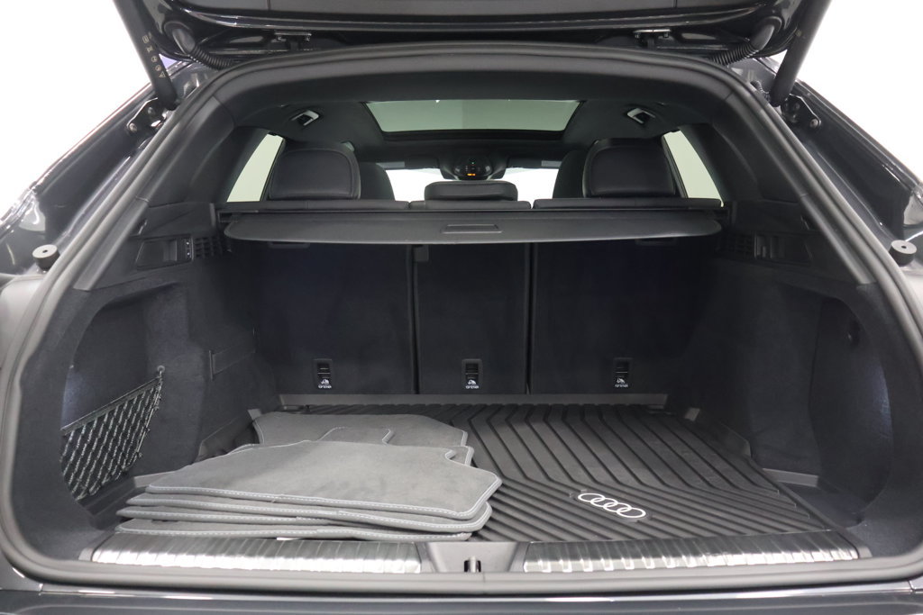 Used 2025 Audi SQ5 Prestige w/ Prestige Package AWD/4WD image 28